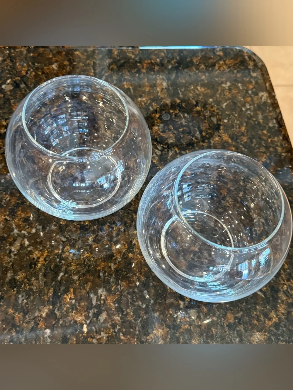 Set of 2 Clear Glass Fishbowl Vases